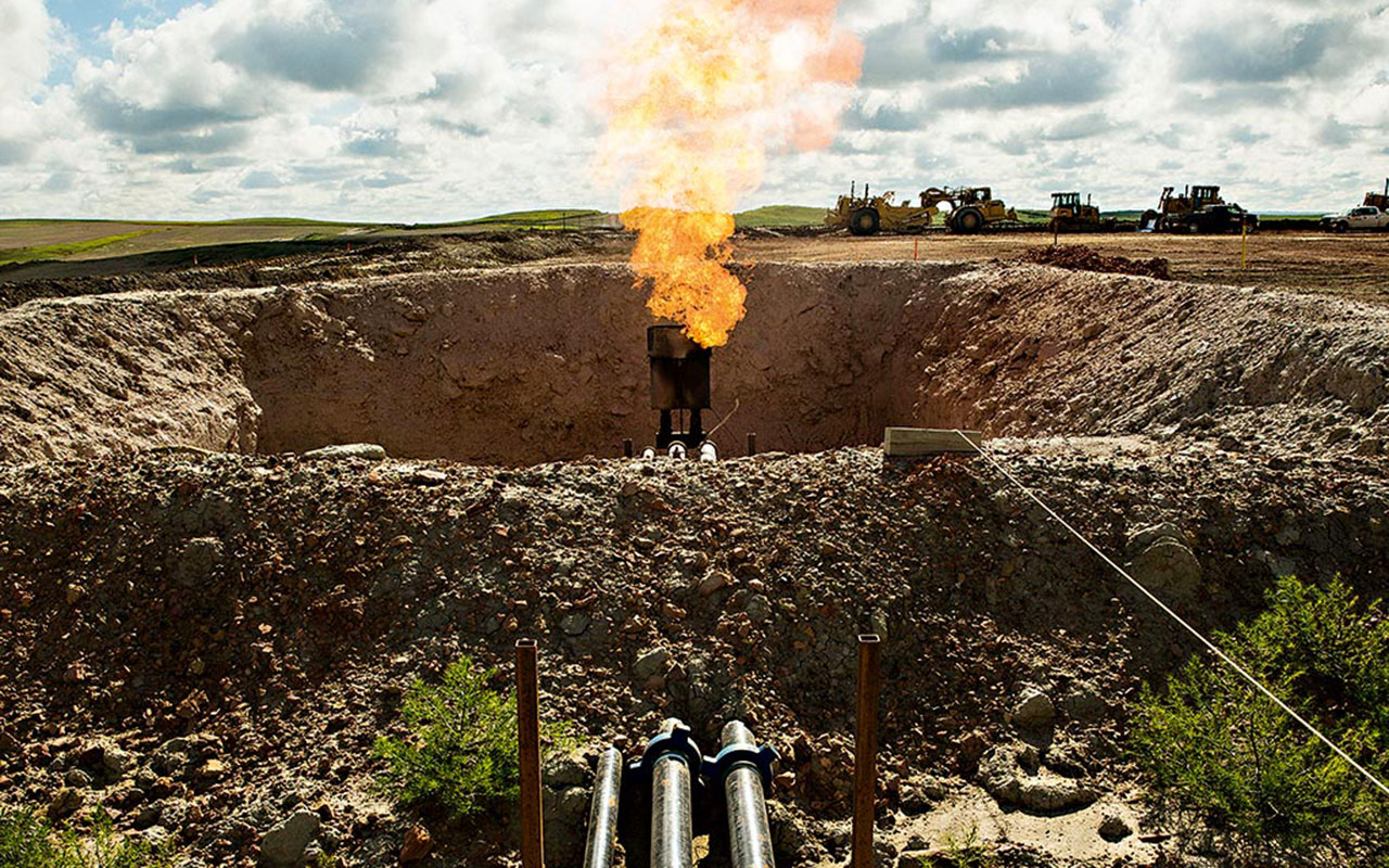 Добыча природного. Сланцевый ГАЗ фото. Добыча сланцевого газа. Сланцевые месторождения. Сланцевые скважины.