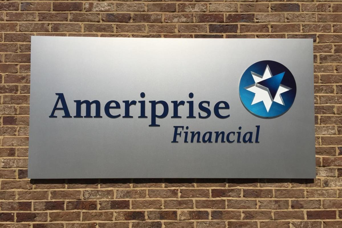 Что представляет собой корпорация Ameriprise Financial